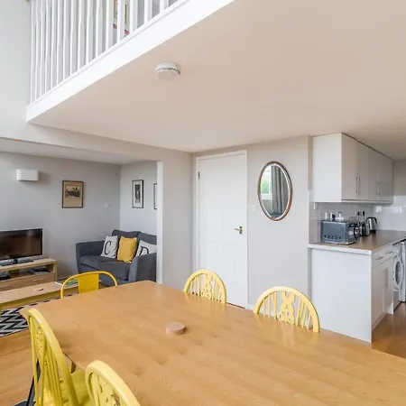 No 36 Close To Minster, Child Friendly, Parking